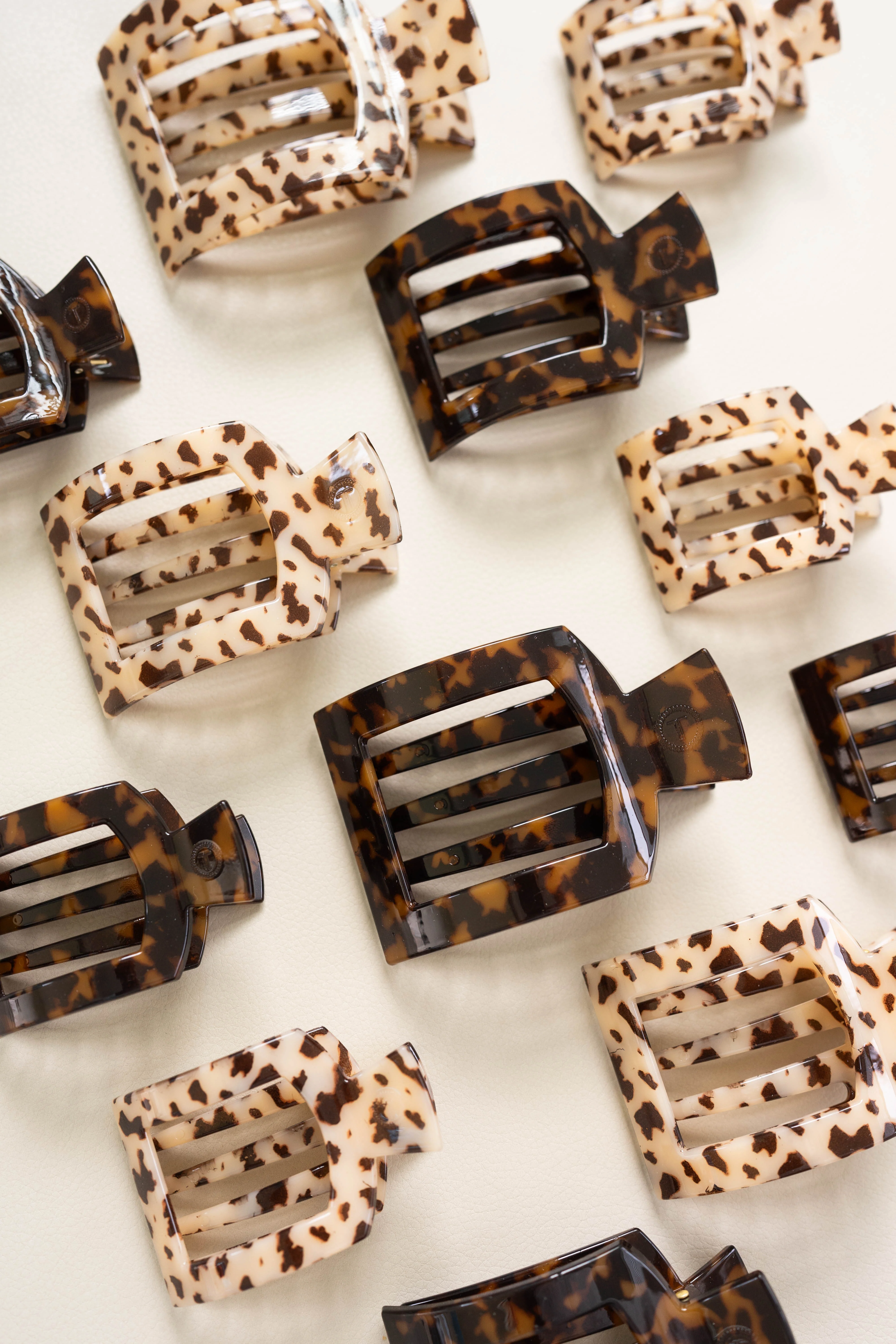 Blonde Tortoise Medium Flat Square Hair Clip - Image 4
