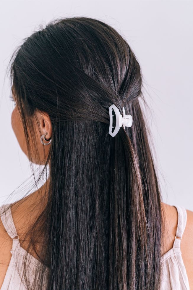 Open Coconut White Tiny Claw Hair Clip - Image 4