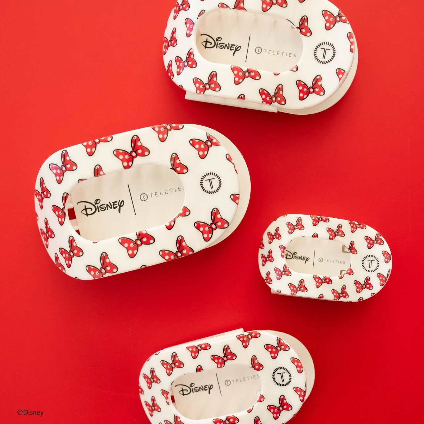 Minnie Mouse Loves Her Bows! Medium Flat Round Hair Clip - Image 5