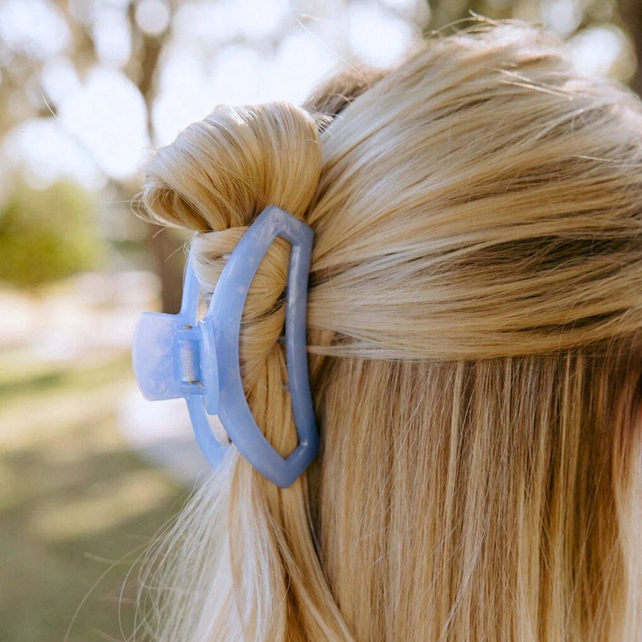 Open Blue Lagoon Medium Hair Clip - Image 3