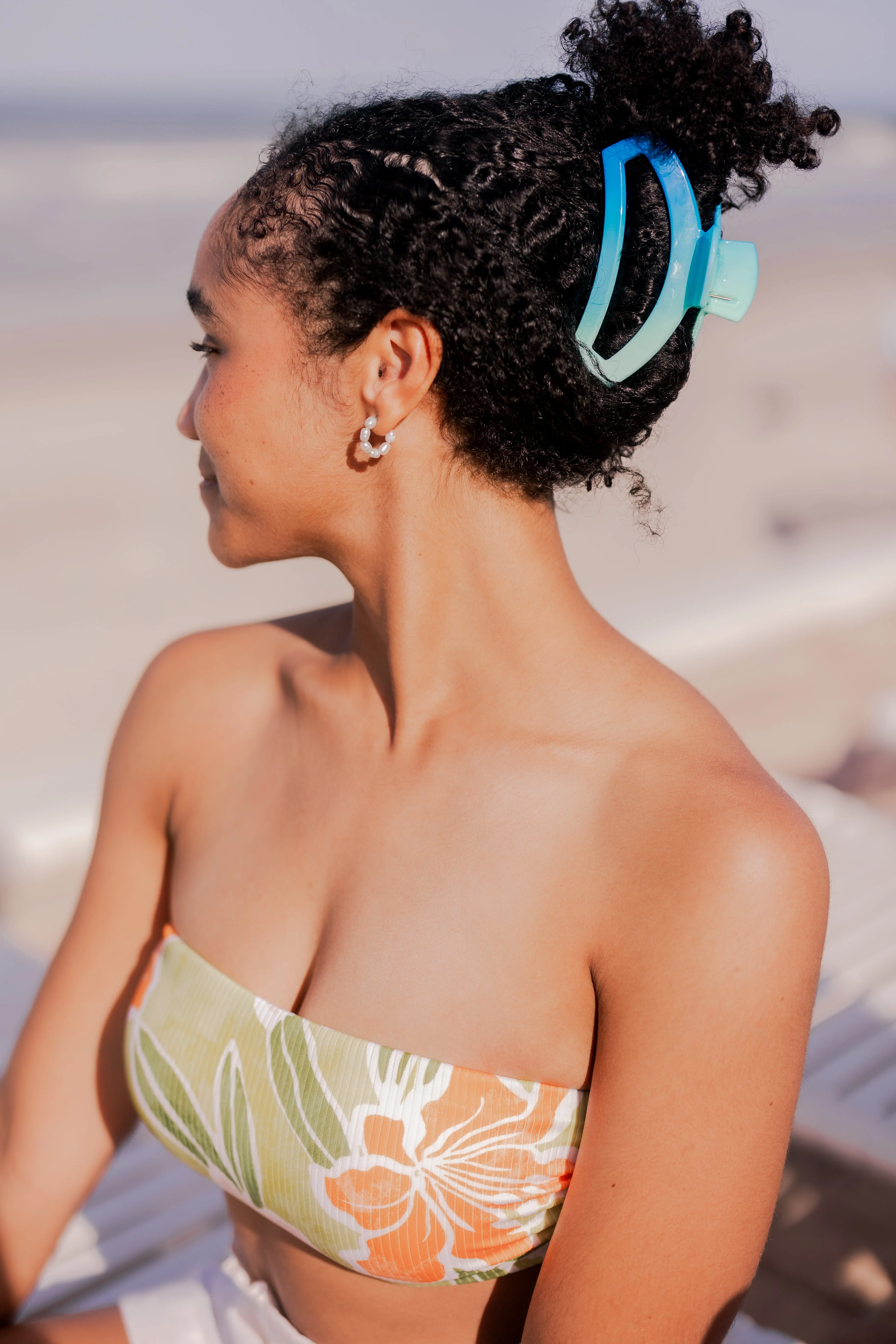 Open Poolside Large Claw Hair Clip - Image 4
