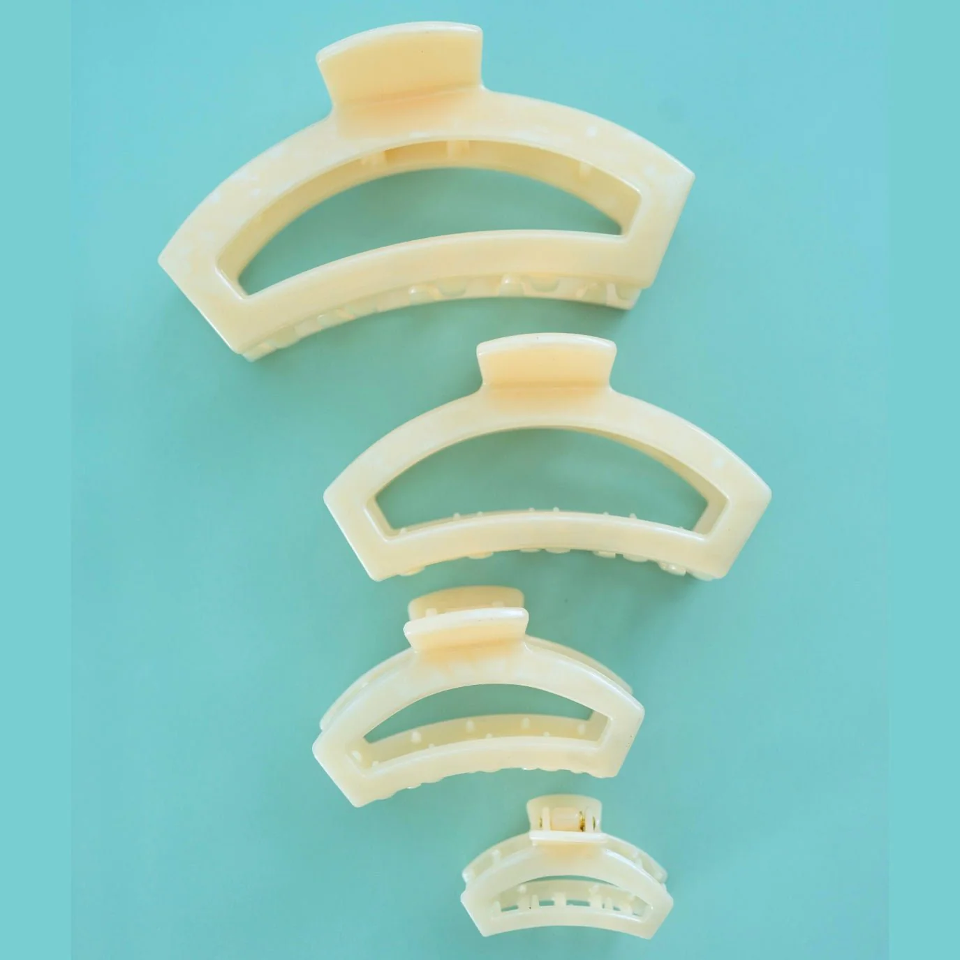 Open Soft Surf Tiny Hair Clip - Image 4